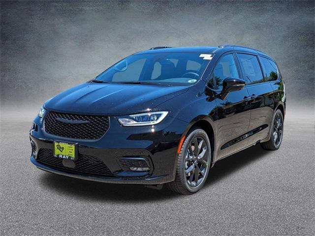 new 2024 Chrysler Pacifica car, priced at $45,160