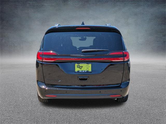 new 2024 Chrysler Pacifica car, priced at $45,160