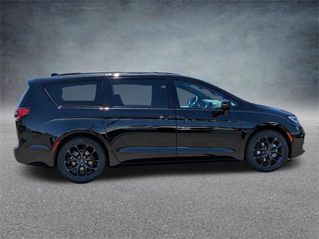 new 2024 Chrysler Pacifica car, priced at $45,160