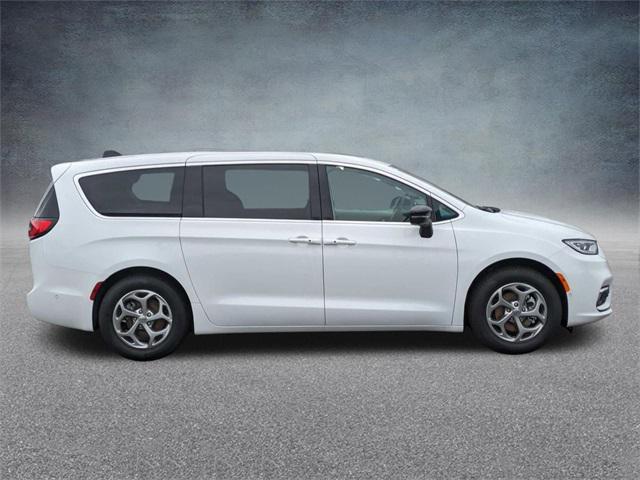 new 2024 Chrysler Pacifica car, priced at $46,592