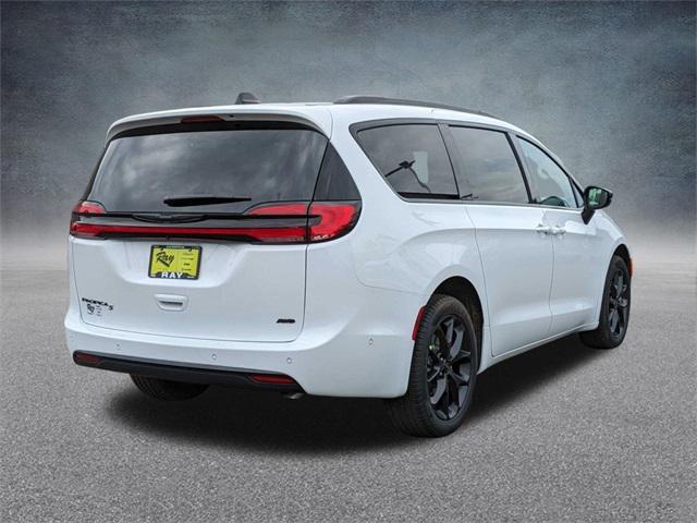 new 2024 Chrysler Pacifica car, priced at $48,117