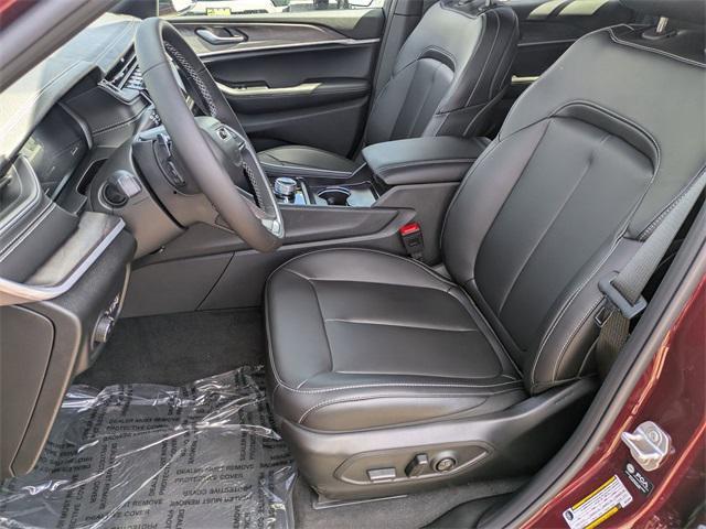 new 2025 Jeep Grand Cherokee car, priced at $44,659