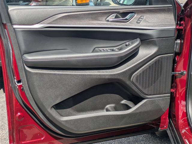 new 2025 Jeep Grand Cherokee car, priced at $44,659