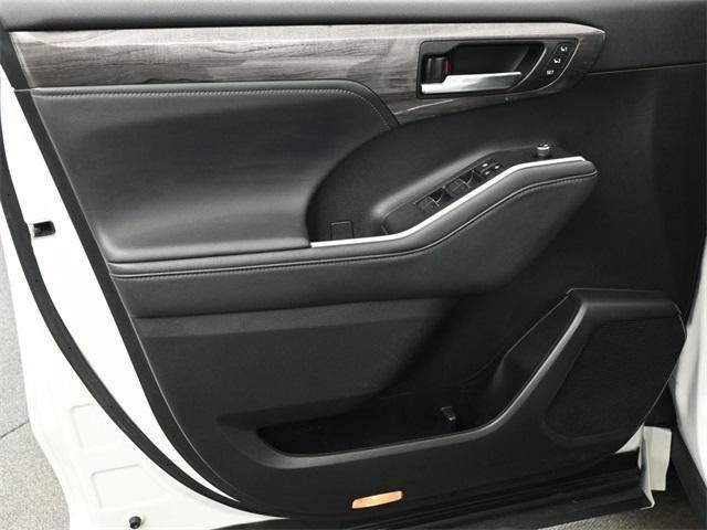 used 2022 Toyota Highlander car, priced at $29,844