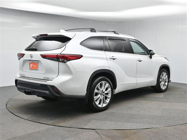 used 2022 Toyota Highlander car, priced at $29,844