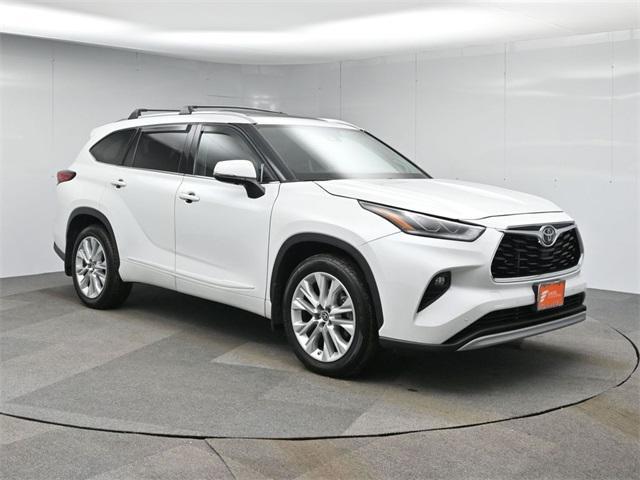 used 2022 Toyota Highlander car, priced at $29,844