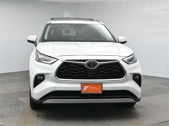 used 2022 Toyota Highlander car, priced at $29,844