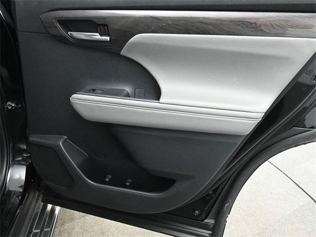 used 2022 Toyota Highlander car, priced at $31,476