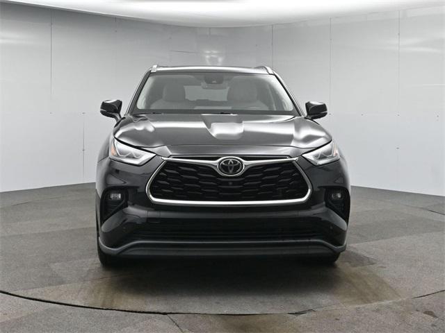 used 2022 Toyota Highlander car, priced at $31,476