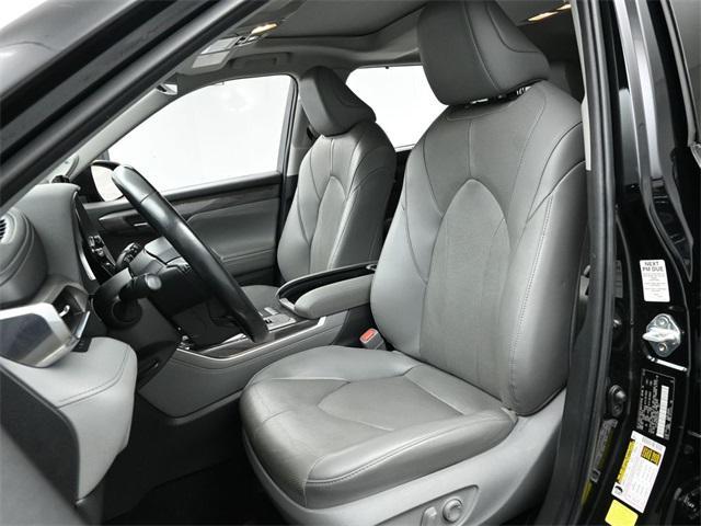 used 2022 Toyota Highlander car, priced at $31,476