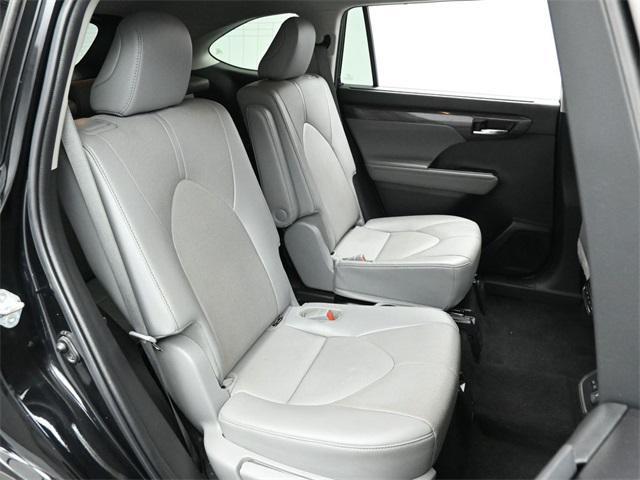 used 2022 Toyota Highlander car, priced at $31,476