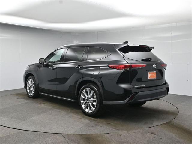 used 2022 Toyota Highlander car, priced at $31,476