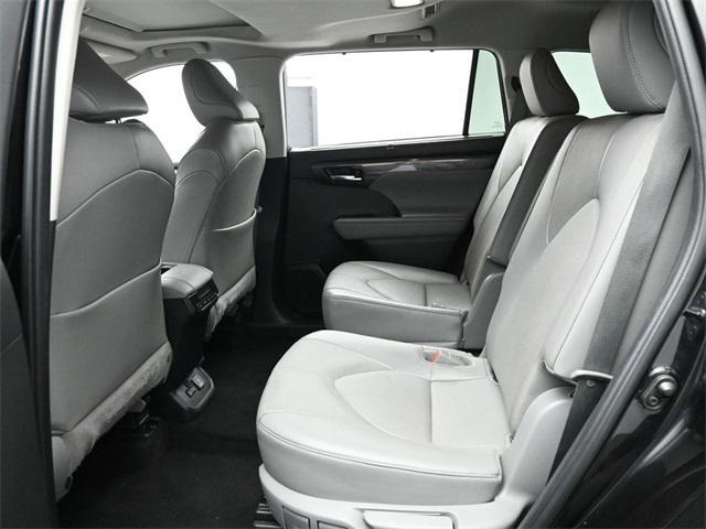 used 2022 Toyota Highlander car, priced at $31,476