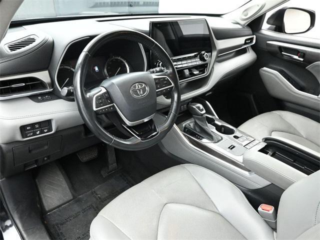 used 2022 Toyota Highlander car, priced at $31,476