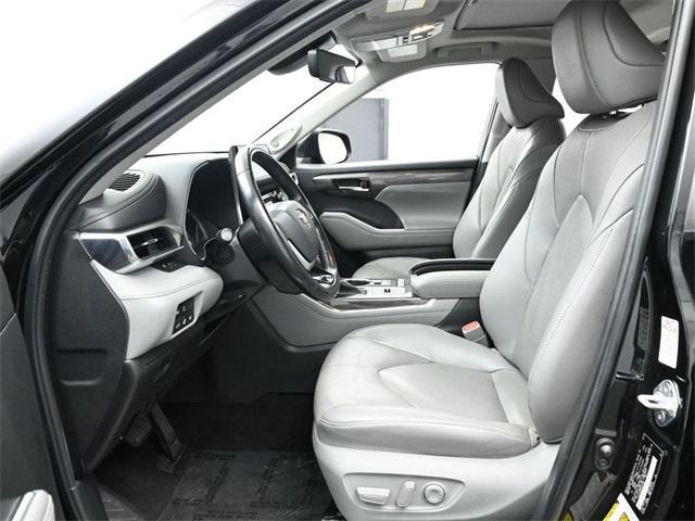 used 2022 Toyota Highlander car, priced at $31,476