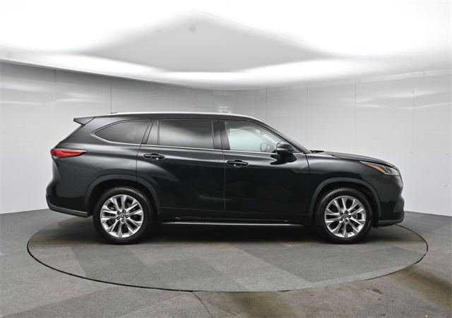 used 2022 Toyota Highlander car, priced at $31,476
