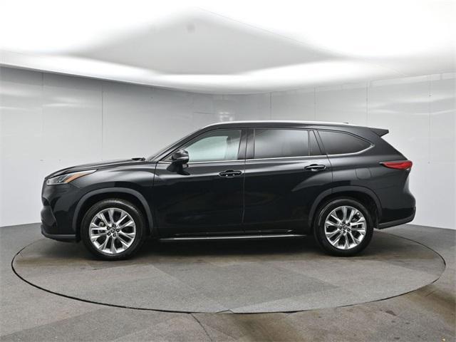 used 2022 Toyota Highlander car, priced at $31,476