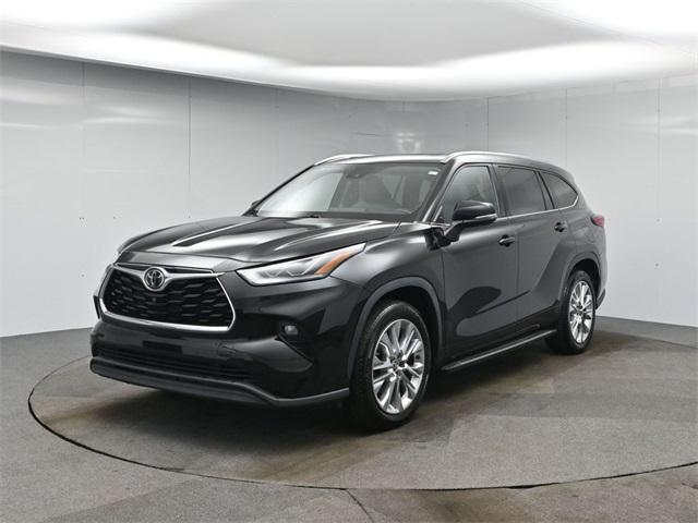 used 2022 Toyota Highlander car, priced at $31,476