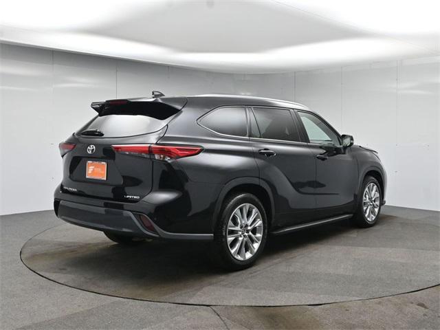 used 2022 Toyota Highlander car, priced at $31,476