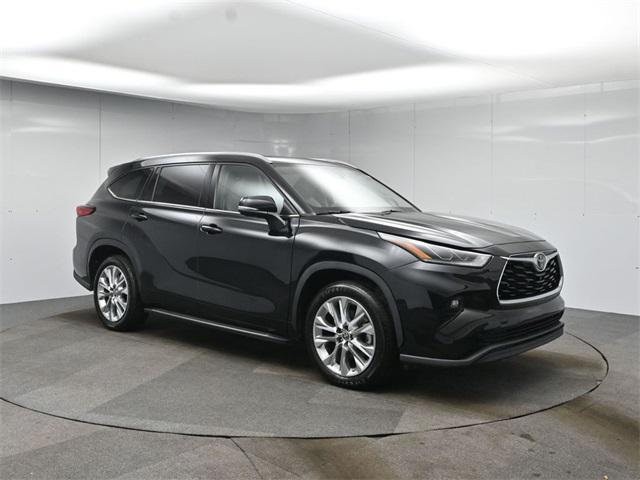 used 2022 Toyota Highlander car, priced at $31,476