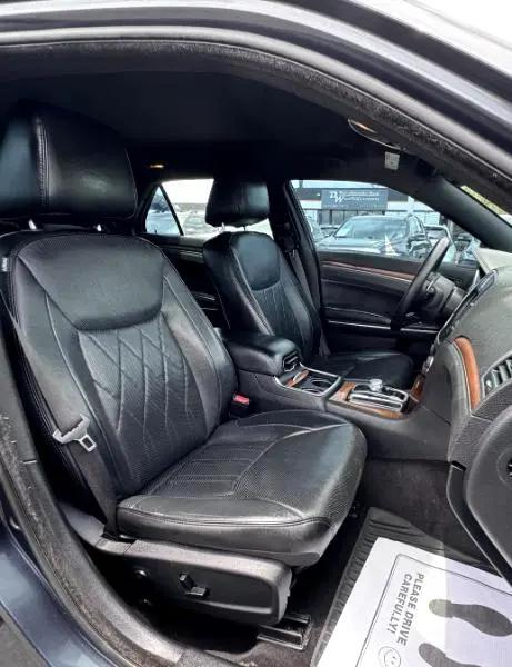 used 2018 Chrysler 300 car