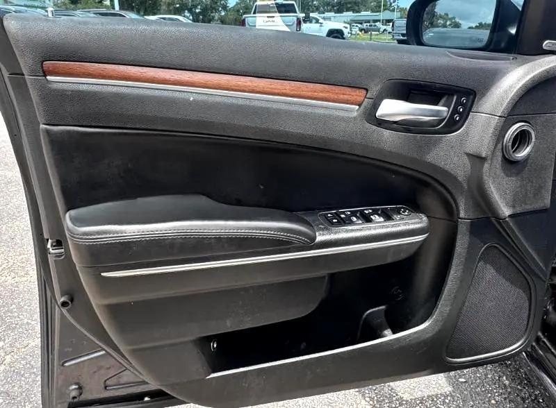 used 2018 Chrysler 300 car