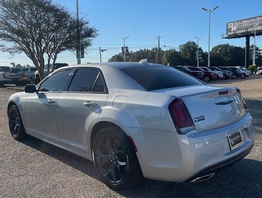 used 2022 Chrysler 300 car