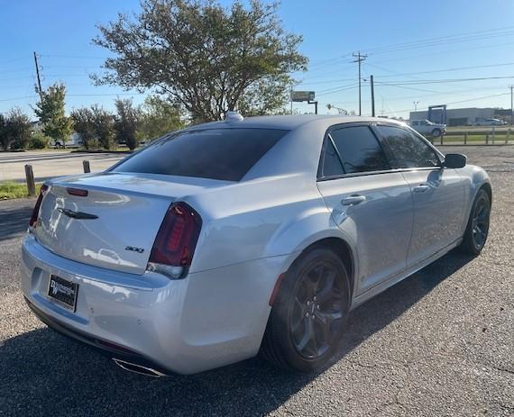 used 2022 Chrysler 300 car