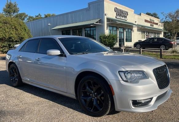 used 2022 Chrysler 300 car