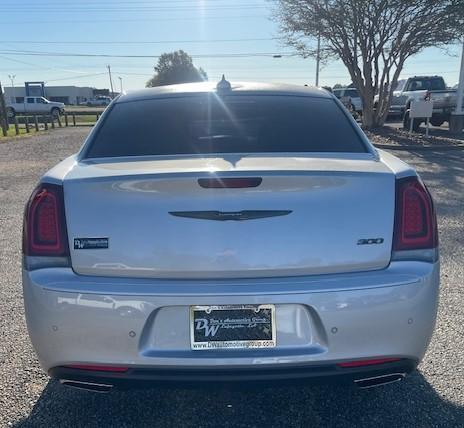 used 2022 Chrysler 300 car