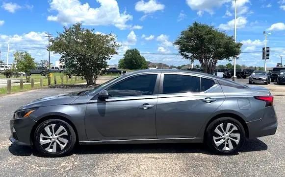 used 2022 Nissan Altima car, priced at $19,999