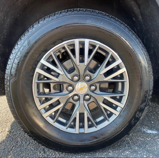 used 2025 Chevrolet Traverse car, priced at $36,999