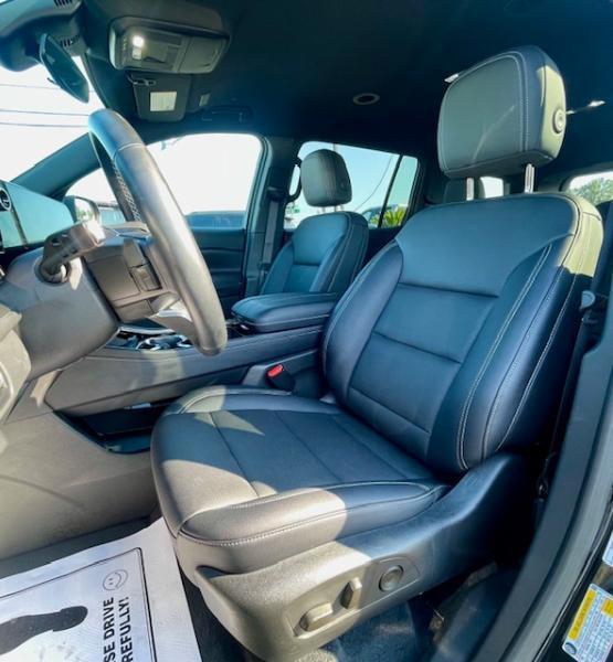 used 2025 Chevrolet Traverse car, priced at $36,999