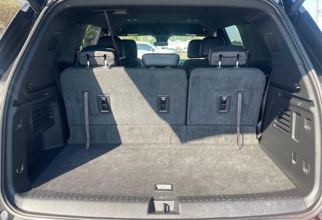 used 2025 Chevrolet Traverse car, priced at $36,999