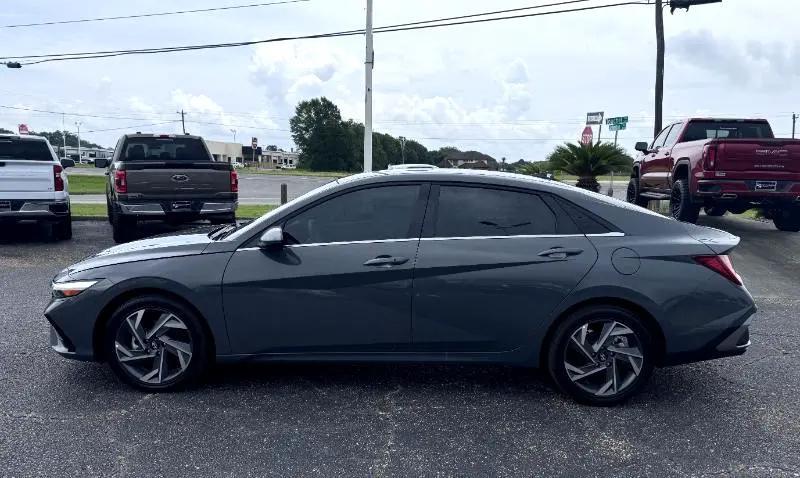 used 2025 Hyundai Elantra car