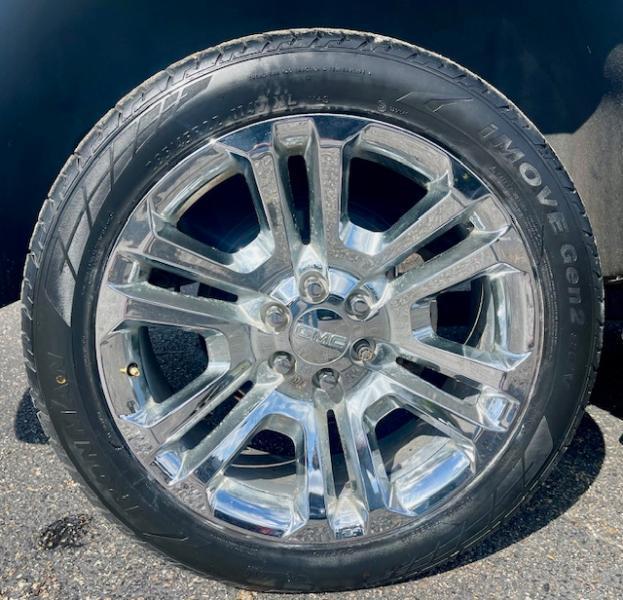 used 2018 GMC Yukon car, priced at $31,250