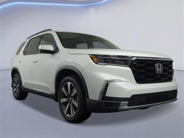 new 2025 Honda Pilot car, priced at $51,450