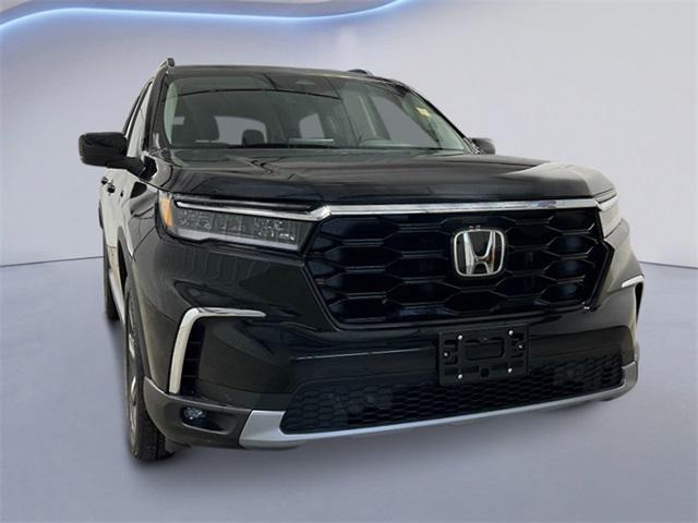 new 2025 Honda Pilot car, priced at $50,995