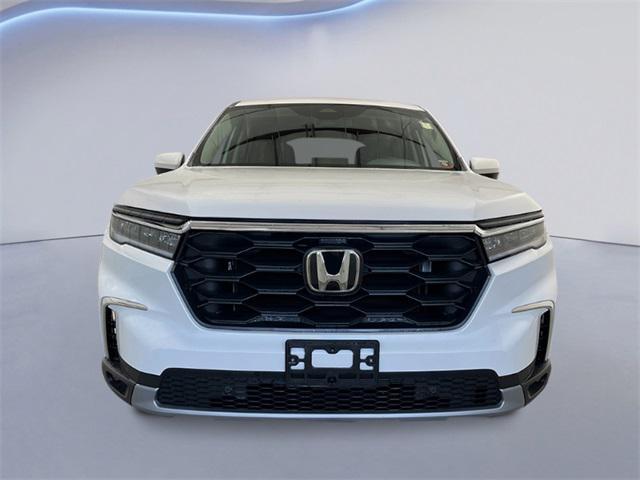 new 2025 Honda Pilot car, priced at $48,180