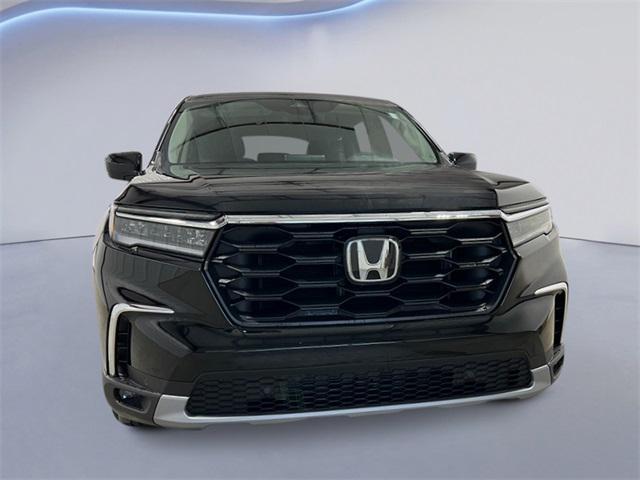 new 2025 Honda Pilot car, priced at $46,995