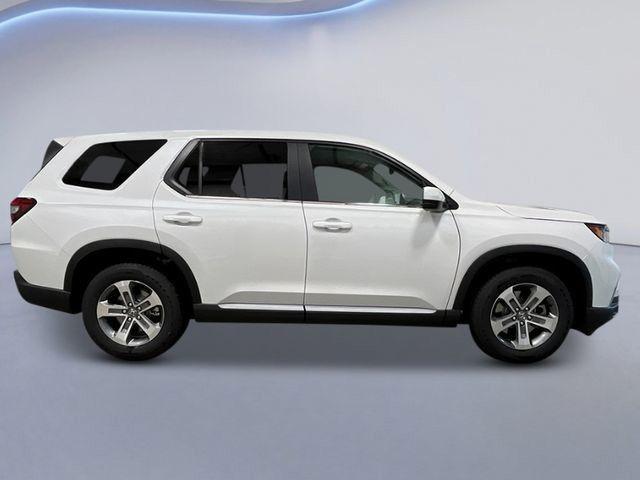new 2025 Honda Pilot car, priced at $47,550