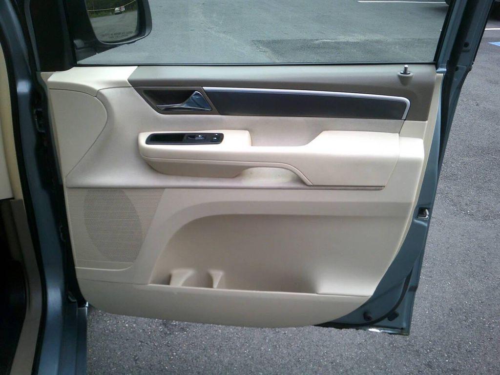 used 2009 Volkswagen Routan car, priced at $5,995
