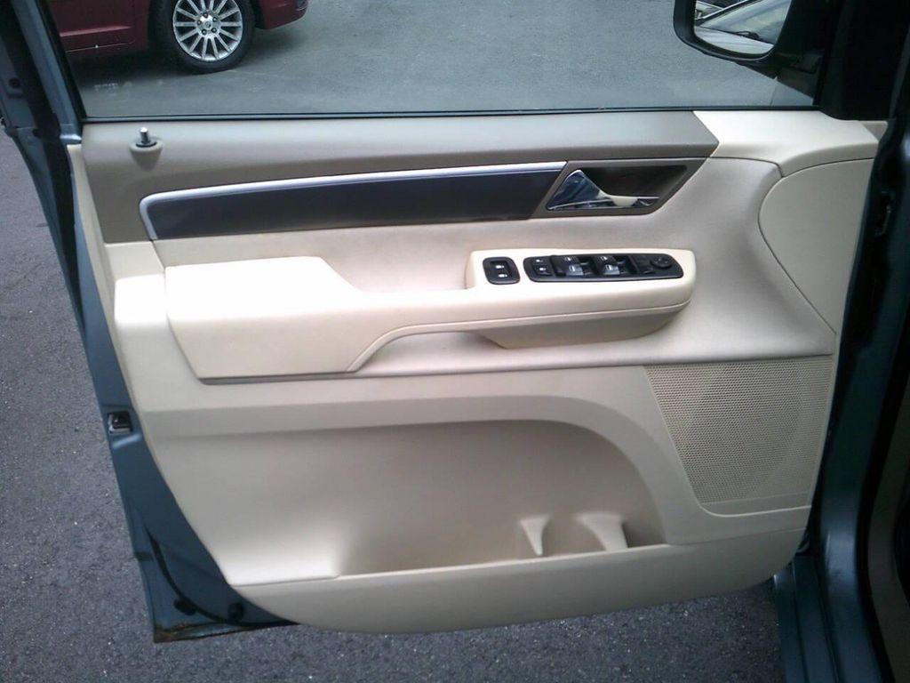 used 2009 Volkswagen Routan car, priced at $5,995