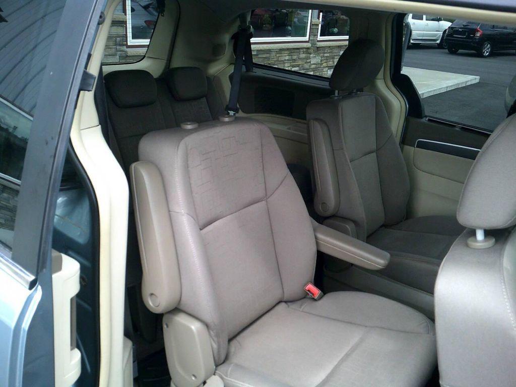 used 2009 Volkswagen Routan car, priced at $5,995