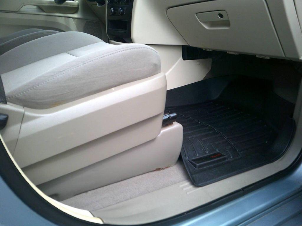 used 2009 Volkswagen Routan car, priced at $5,995