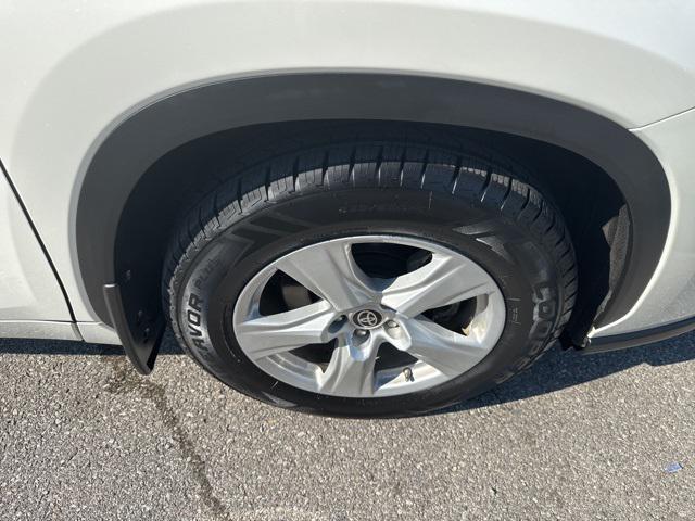 used 2021 Toyota Highlander car, priced at $27,998