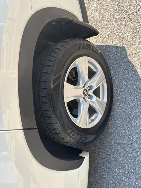 used 2021 Toyota Highlander car, priced at $27,998