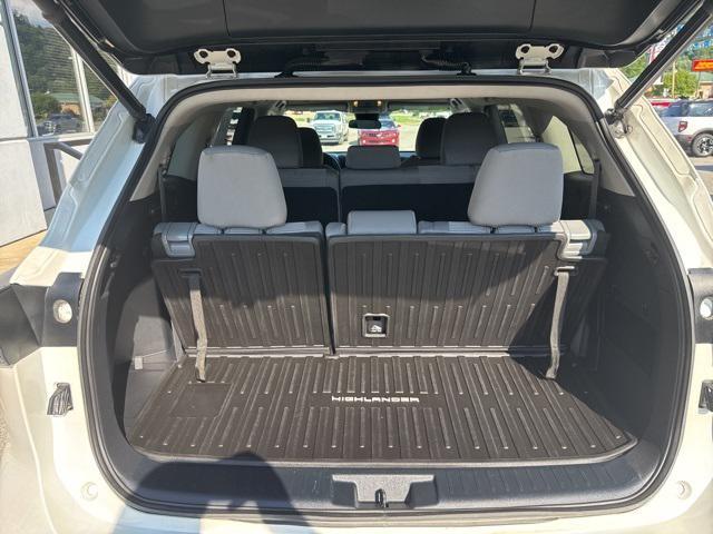 used 2021 Toyota Highlander car, priced at $27,998