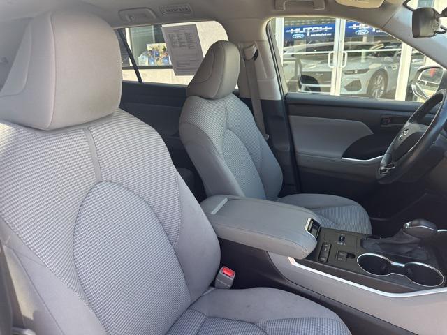 used 2021 Toyota Highlander car, priced at $27,998