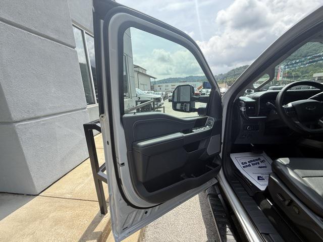 new 2025 Ford F-250 car, priced at $82,655